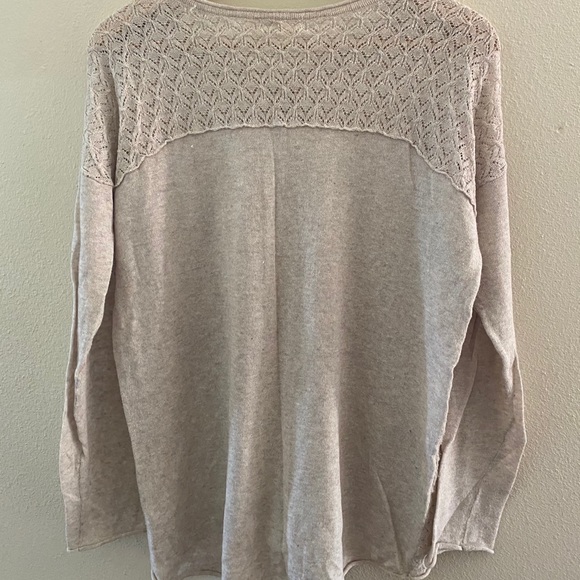 Light Sweater with Crochet Details - Picture 2 of 5